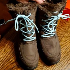 Kamik waterproof snowboots